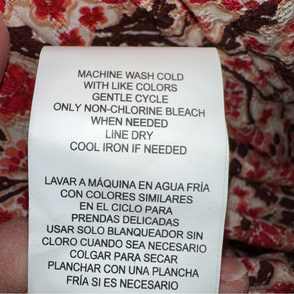 Mason & Belle Floral Blouse V-neck with Rounded Bottom Size Small - Picture 11 of 11